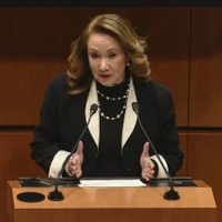 Jueza frena demanda de amparo de Yasmín Esquivel contra UNAM por caso de plagio de tesis