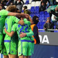 El Betis de Guardado y Lainez rescata empate ante el Espanyol
