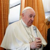 El papa Francisco desliza que podría viajar a Ucrania: “Está sobre la mesa”