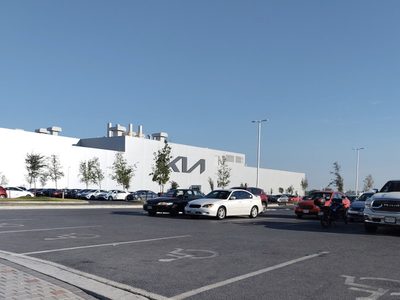 Conductor denuncia que una agencia Kia le vendió un auto robado y relata cómo fue detenido