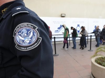 Dos agentes aduaneros se declaran culpables de permitir ingreso de drogas a EU desde México