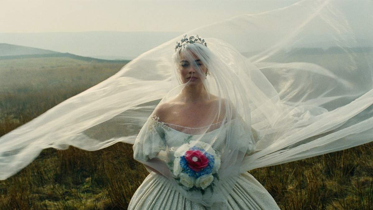 Margot Robbie en una escena de “Cumbres borrascosas”
