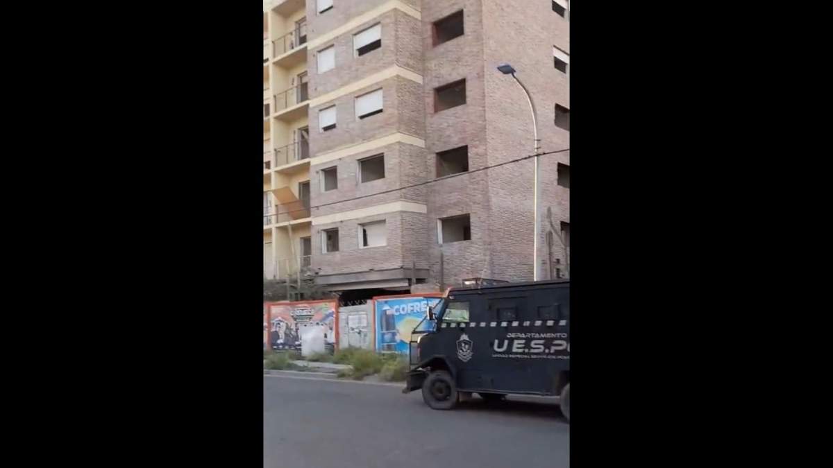 Fuerzas especiales de la policía participaron en el operativo. Fuente: (Twitter Juan Berón)