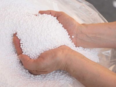 No tires los envases y restos de telgopor y creá este magnífico almohadón sin gastar un peso
