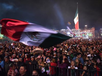 Los Tigres del Norte hicieron rugir al zócalo capitalino