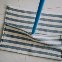 Con 2 trapos de piso y sin máquina de coser, hacé el bolso que está de moda y lucite