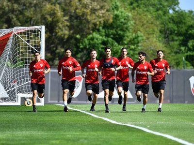 Con una ausencia y varios regresos: los convocados de River para el duelo contra Belgrano