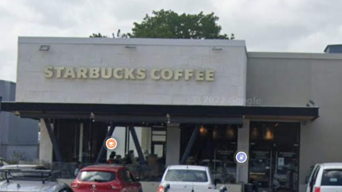 Starbucks ubicado en pleno centro de Tulum
