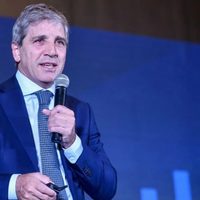 Caputo rechazó la devaluación e insistió con la reforma laboral