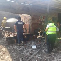 Explota casa de Apatzingán donde almacenaban pirotecnia (Video)