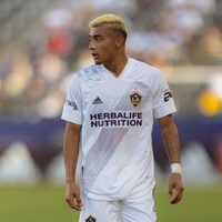 Julián Araujo podrá representar a la selección mexicana de futbol