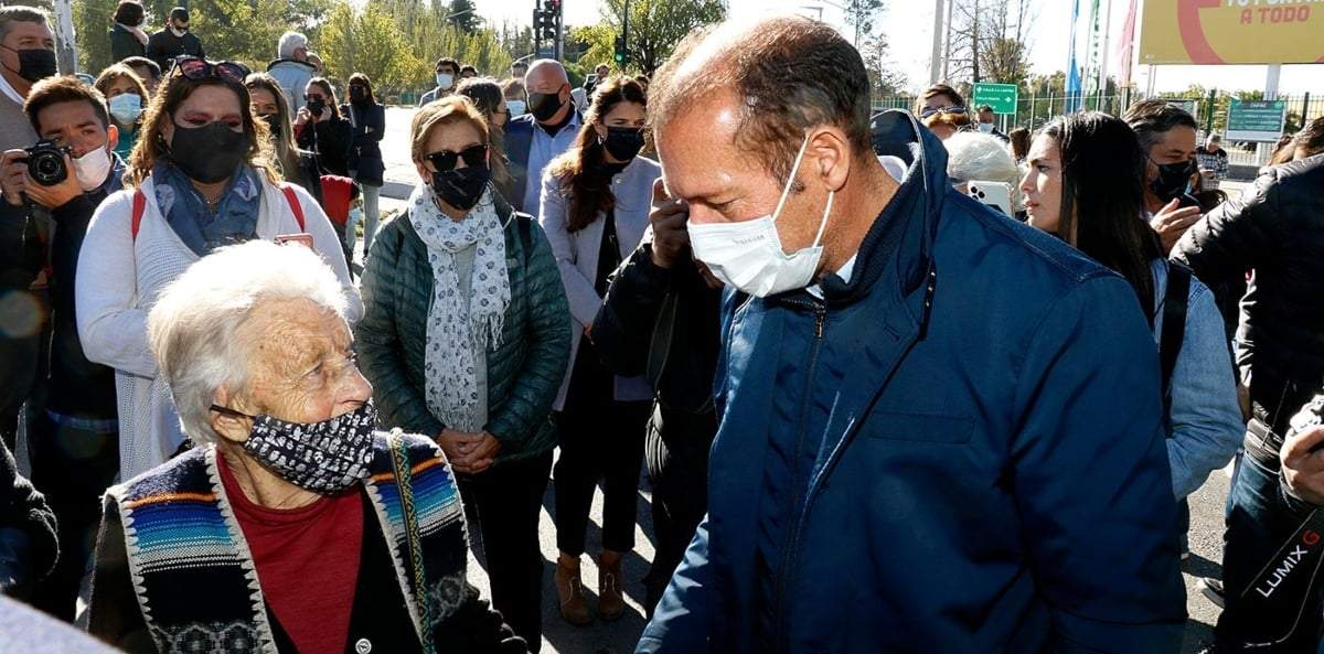 El gobernador Omar Gutiérrez en el acto por el Día de la Memoria en Neuquén. Fuente: (Twitter)