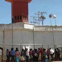 Con disparos de por medio, la policía traslada a tres internos de penal de Nuevo Laredo