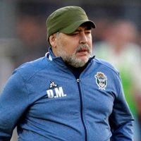 El insólito partido que jugó el equipo de Diego Maradona pese al coronavirus