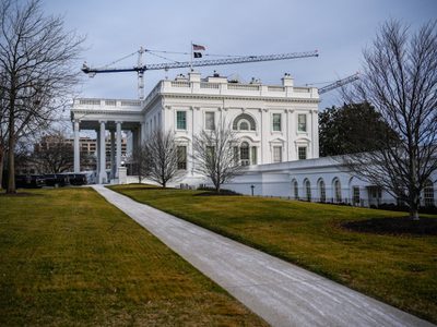 Trump califica de “ridícula” la demanda contra el salón de baile de la Casa Blanca