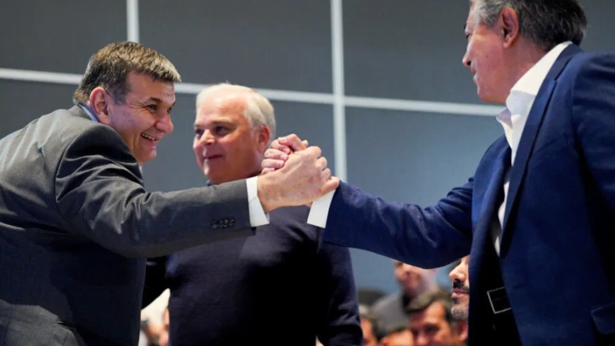 Rolando Figueroa y el ministro de economía Guillermo Koenig