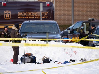 Un estudiante muerto y otro herido en tiroteo frente a escuela de Minesota
