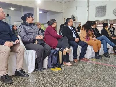 Presentaron en Cutral Co el primer pizarrón de luz sensorial creado íntegramente por internos de la U21