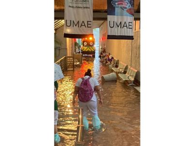 Fuertes lluvias inundan hospital del IMSS en Mérida