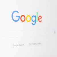 Google modifica su Buscador para reducir la visibilidad de contenidos sexualmente explícitos falsos