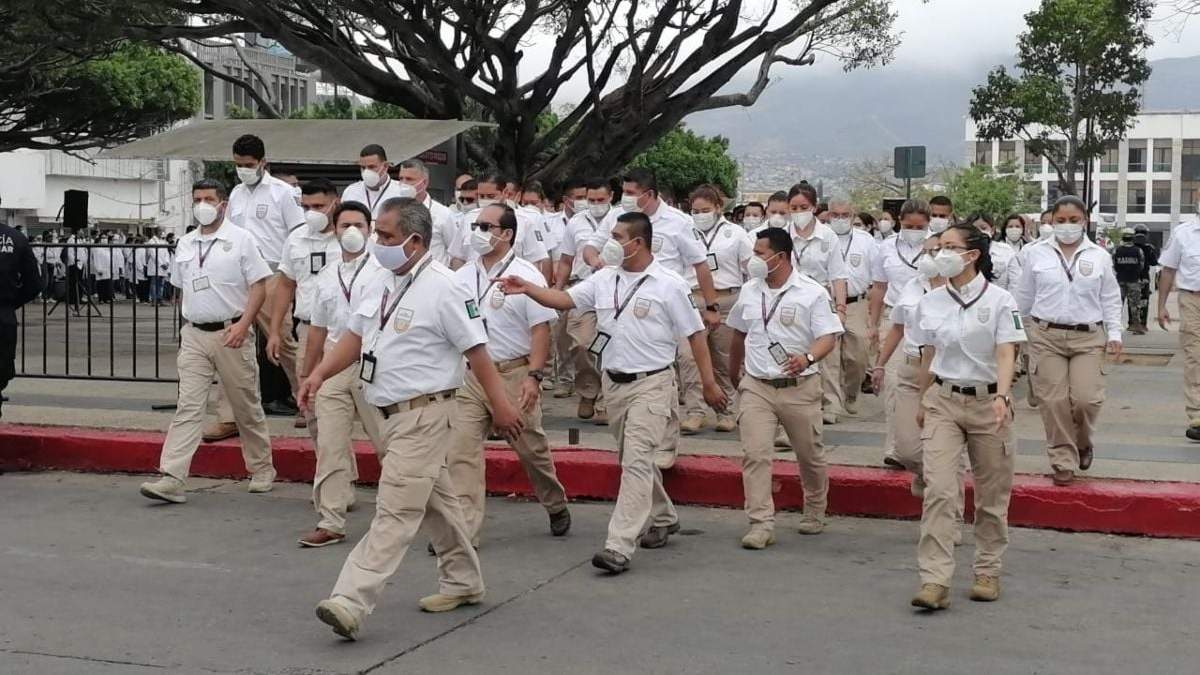 Personal de migración en la frontera sur