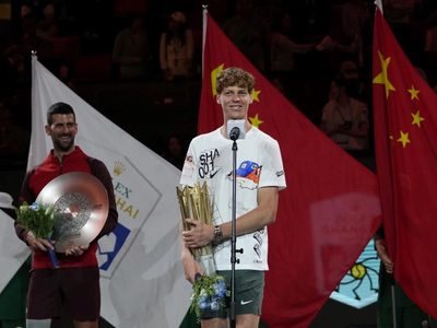 Jannik Sinner vence a Novak Djokovic y se lleva el título del Masters de Shanghái