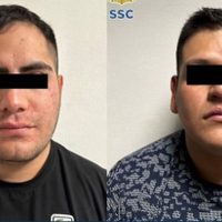 Caen dos asaltantes que achechaban a sus víctimas en un auto negro en el AICM
