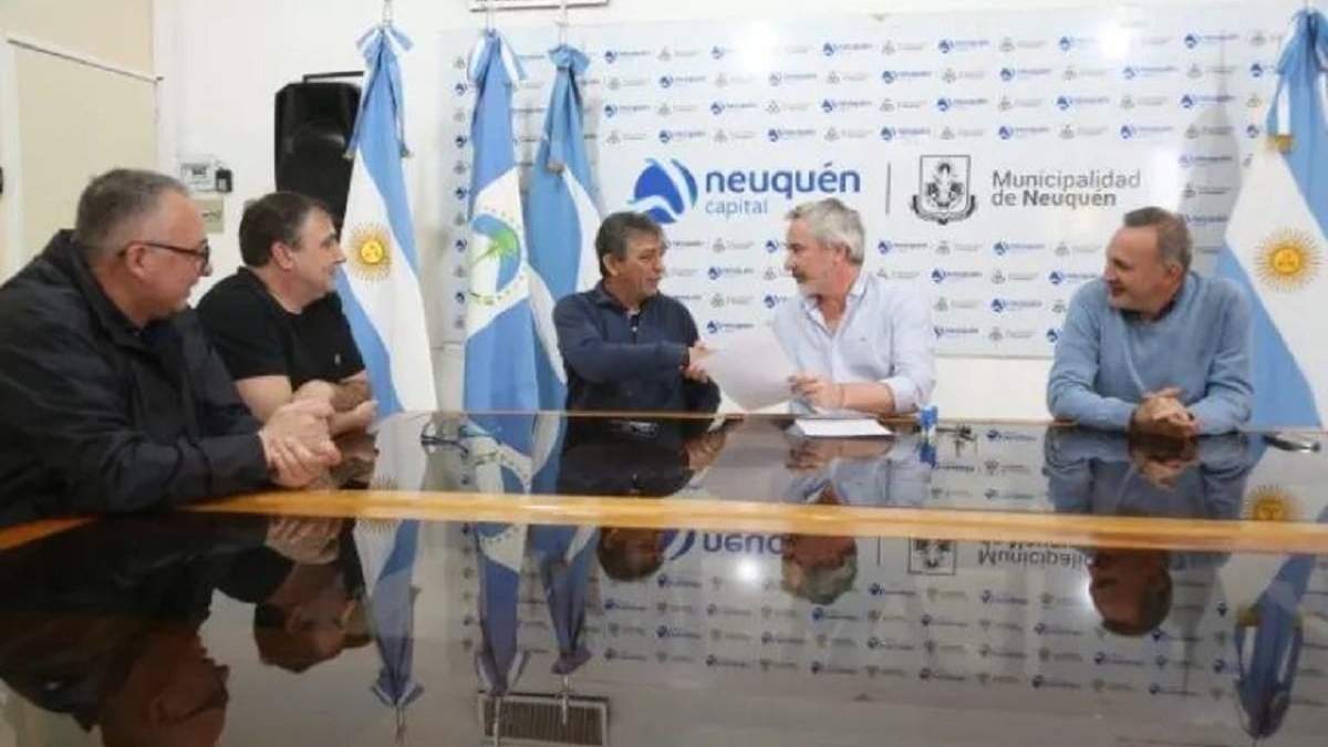 Municipales acordaron con el municipio un aumento de 25 % para octubre y diciembre. Fuente: (Nqn al Instante)