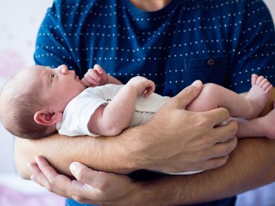 Licencias por paternidad: el Gobierno presentará un proyecto para extenderlas