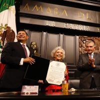 Celebra Adán Augusto López reconocimiento a Elena Poniatowska