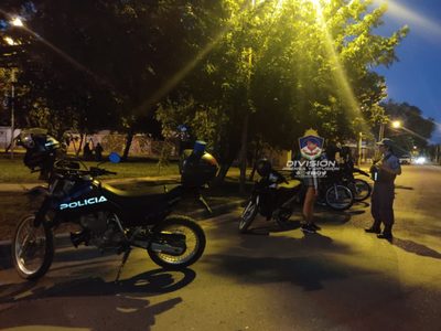 La polícía secuestró estupefacientes a una mujer que circulaba en moto