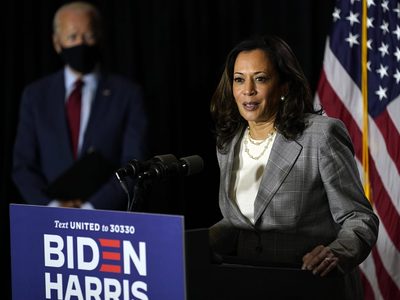 Los líderes demócratas en el Congreso evitan apoyar a Kamala Harris