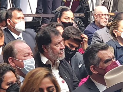 Tras contagiarse con covid-19, Fernández Noroña reaparece en evento sin cubrebocas