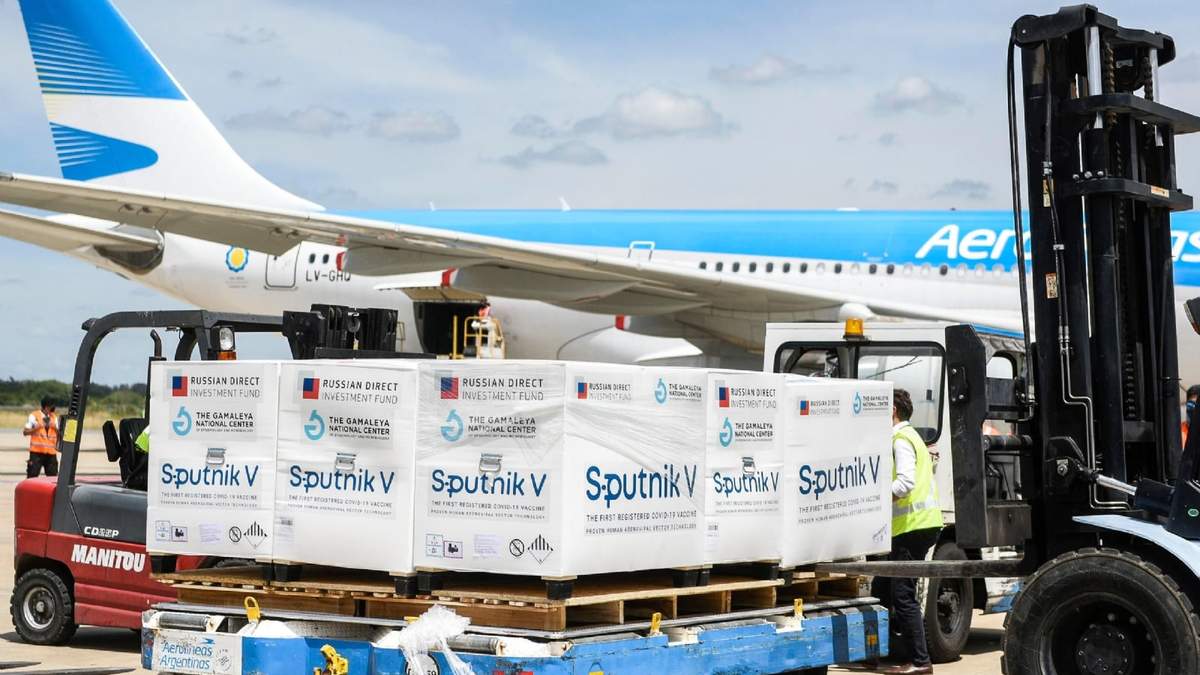 Lotes con vacunas Sputnik V en el aeropuerto de Ezeiza. Fuente: (Twitter)