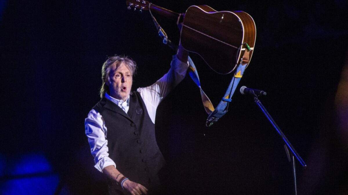 Paul McCartney actúa en el Festival de Glastonbury en Worthy Farm, Somerset, Inglaterra, el sábado 25 de junio de 2022