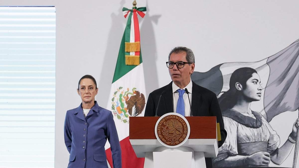 La presidenta Claudia Sheinbaum con el secretario de Hacienda, Edgar Amador