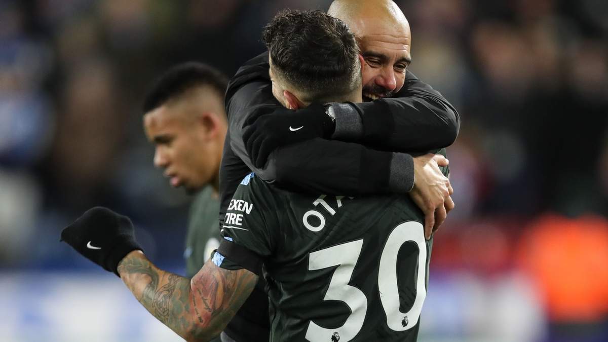 Guardiola con Otamendi. Fuente (Instagram)