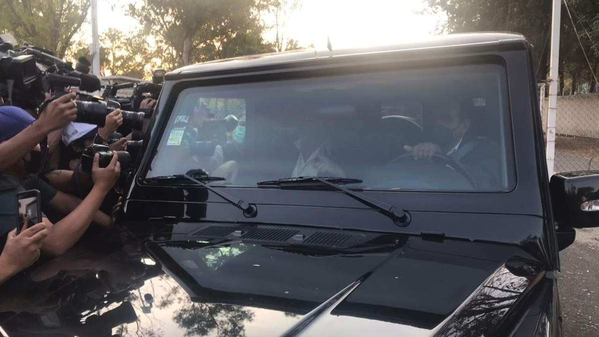 Alonso Ancira salió del penal en una camioneta G-500 Mercedes Benz,color negro.
