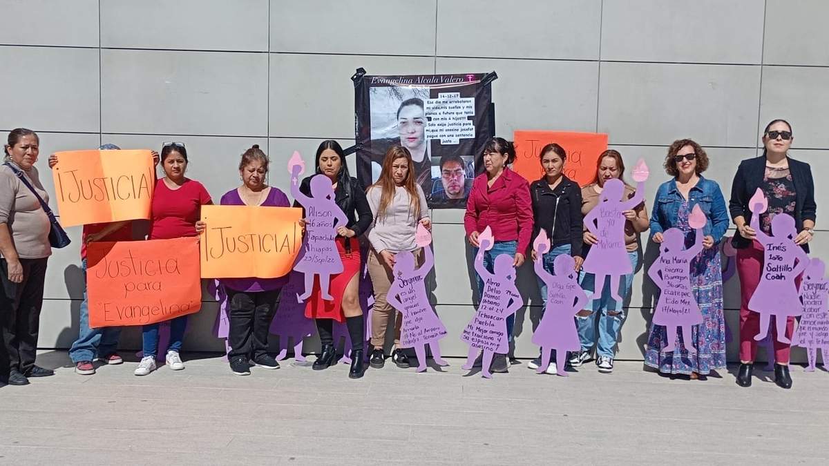 Manifestación afuera de las instalaciones del Centro de Justica de Saltillo
