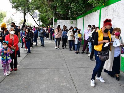Observan que es poco probable que mayoría de jóvenes vacunados infecten después de 3 días de covid