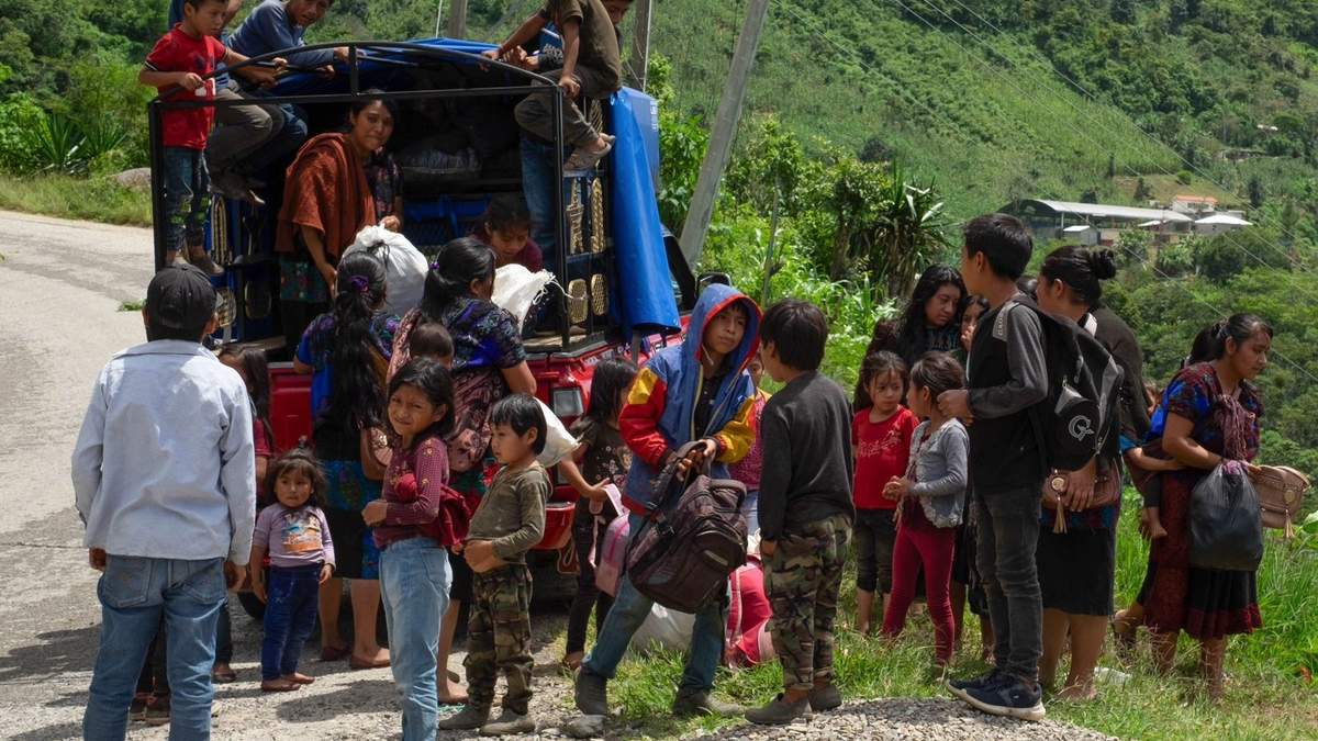 Pobladores de Chenalhó, Chiapas, abandonan sus casas