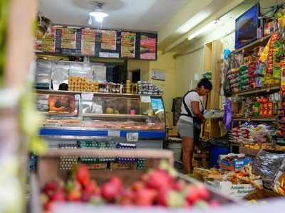 La canasta básica subió casi 4% en enero: cuánto necesitó una familia para no caer en la pobreza