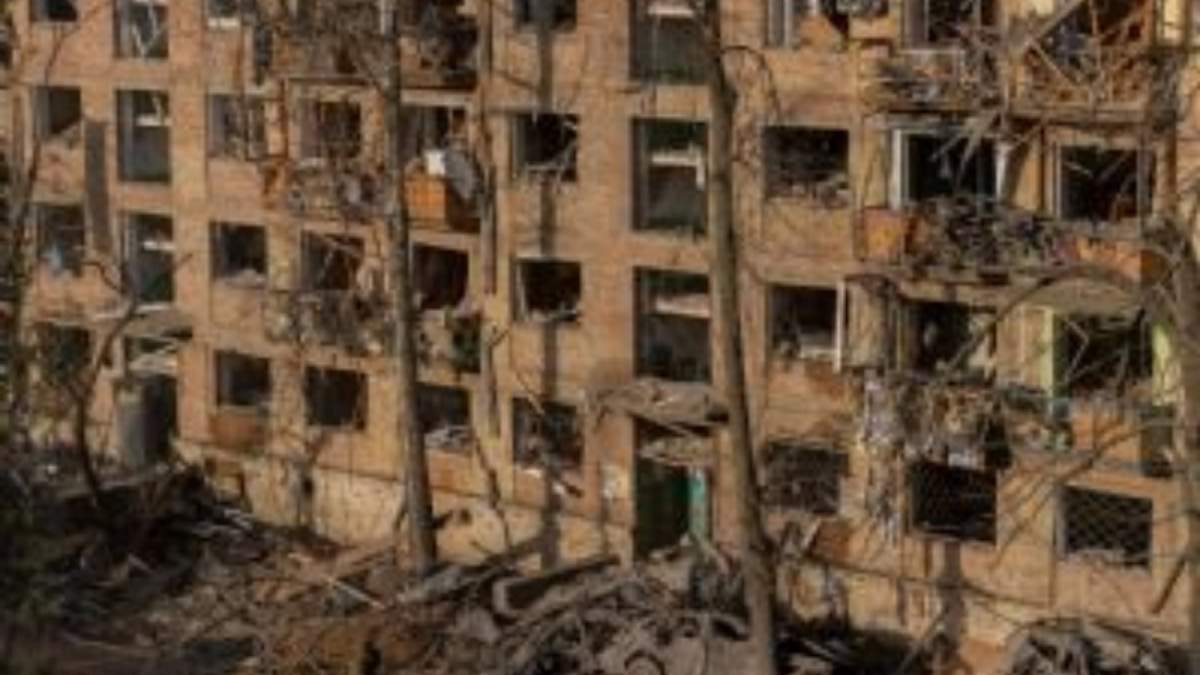 Un edificio dañado por un ataque ruso en Kiev, Ucrania, el 24 de abril del 2025
