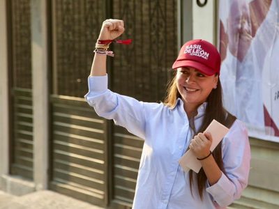 Sasil De León: opacidad, nepotismo y viajes con cargo al erario