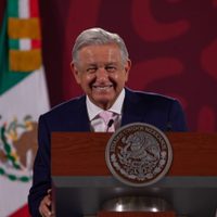 Conservadores no saben que "ahora los nacos estamos de moda": AMLO