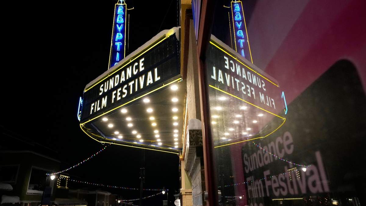La marquesina del Egyptian Theatre con un anuncio del Festival de Cine de Sundance en Park City, Utah