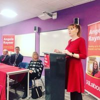 Johnson califica de "tontería misógina" un artículo sobre la líder laborista Angela Rayner