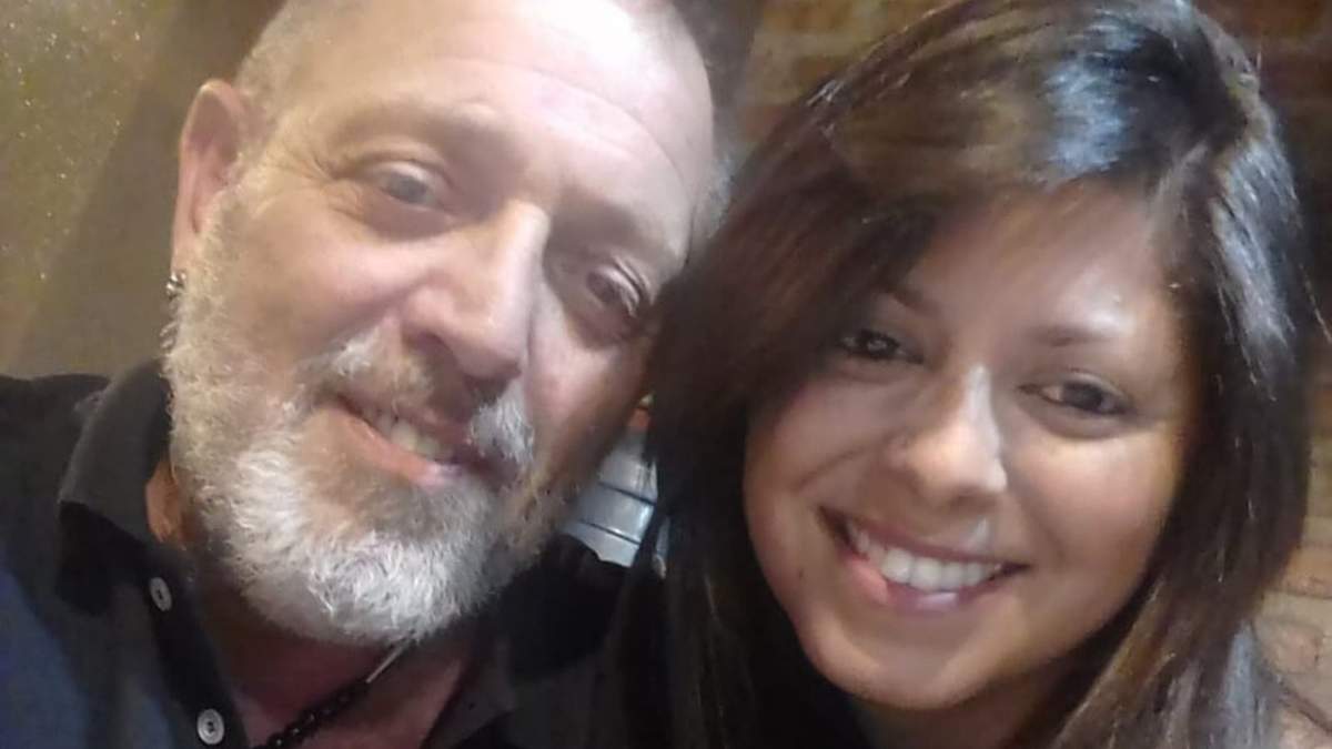 Solange junto a su padre. Fuente: (Twitter)