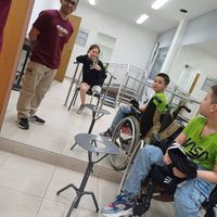 Alison recibió la prótesis y comienza una nueva etapa de recuperación