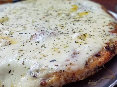 Ya no comprés: prepará tu propia muzzarella, jugosa e increíblemente deliciosa para echarle a todo
